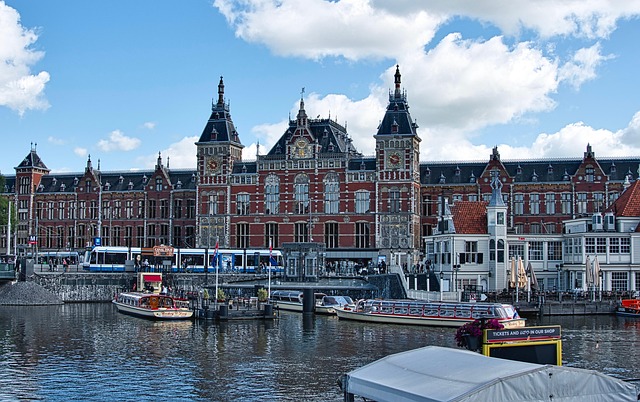 Hoe vind ik goede motorrijles in Amsterdam?
